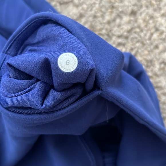 Lululemon groove high rise flared pants, size 6 - Picture 3 of 3